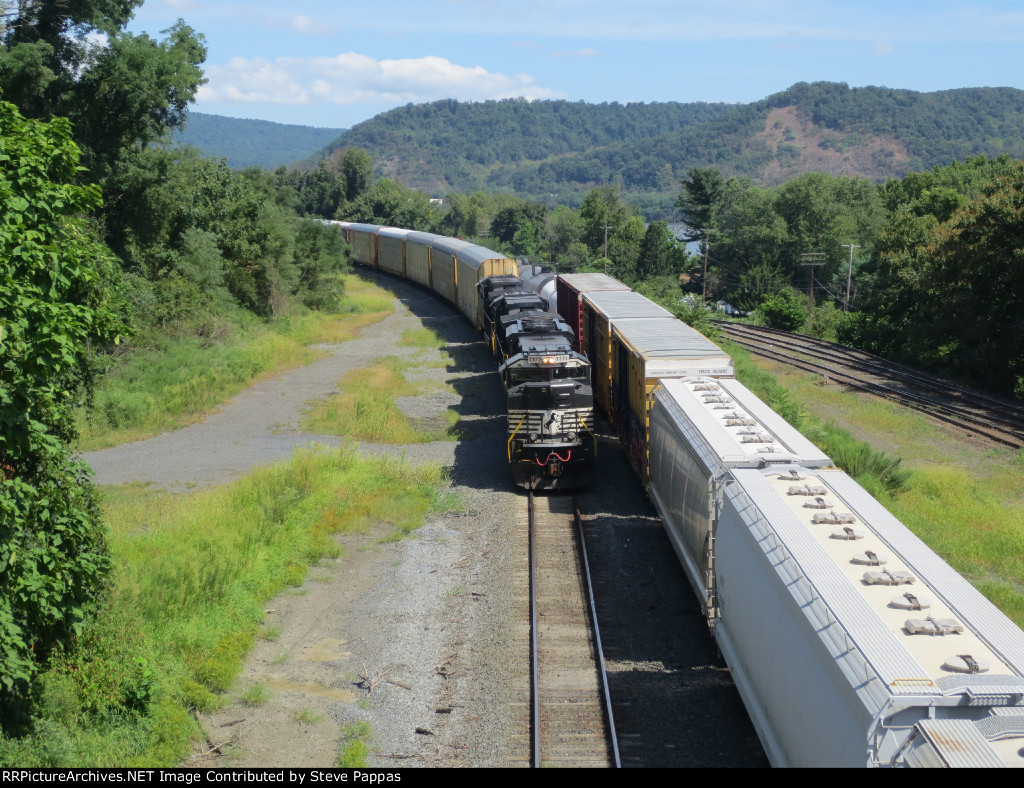 NS 7312 leads train 11J into Enola yard